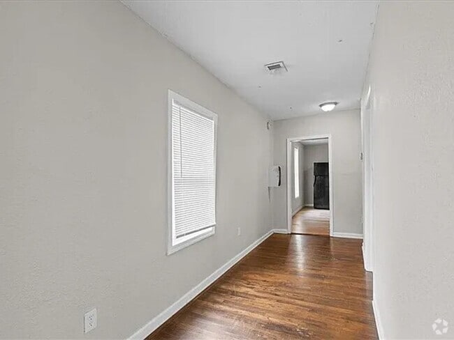 Building Photo - 1646 Bennington Ave Rental