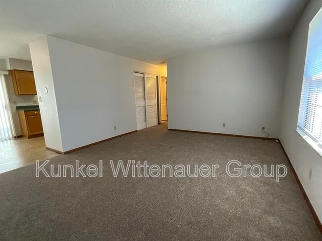 Photo - 438 Williamsburg Dr