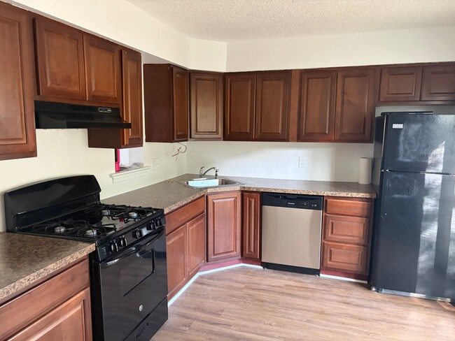 Photo - 225 W Leeds Ave