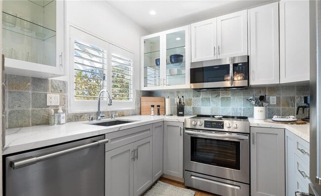 Photo - 198 Hartford Dr