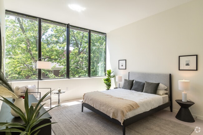 1BR, 1BA - 820SF - Allure 258