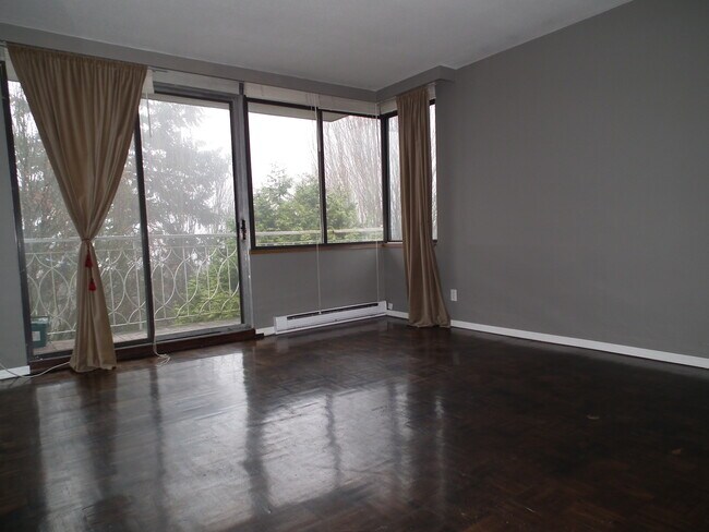 Photo - 1219 Harwood St