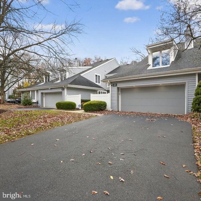 203 Sunshine Lakes Dr