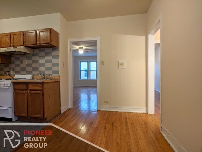 4225 N Paulina St Unit E-2