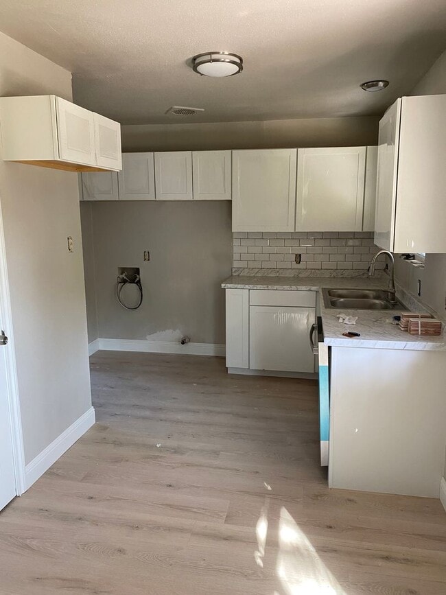 Photo - 807 Raleigh Cir