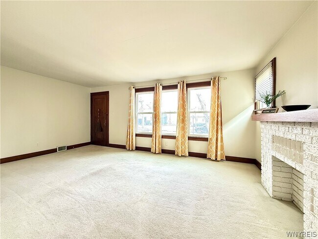 Photo - 245 Hamilton Dr