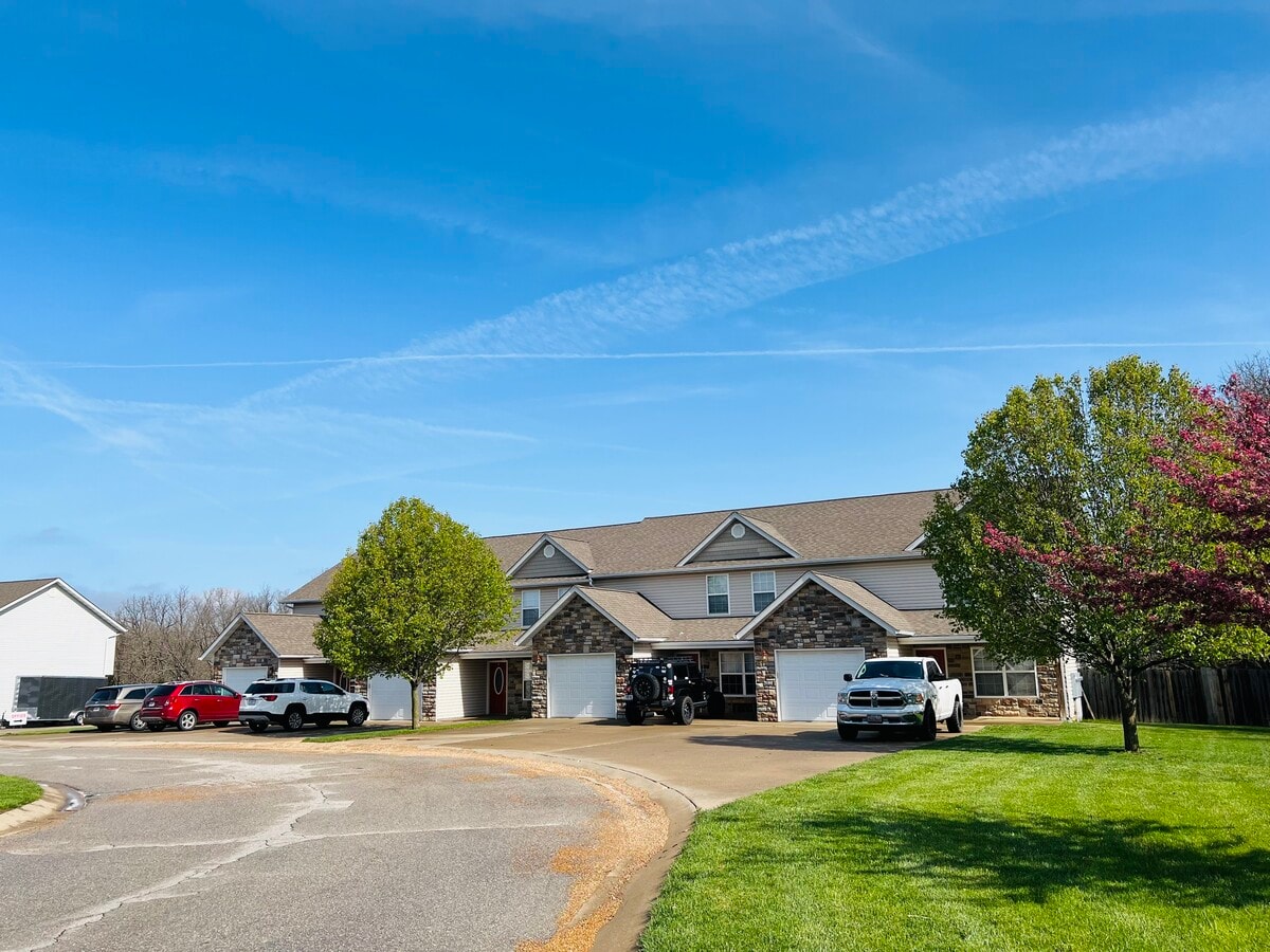 Photo - 16144 Holy Cross Ln Townhome