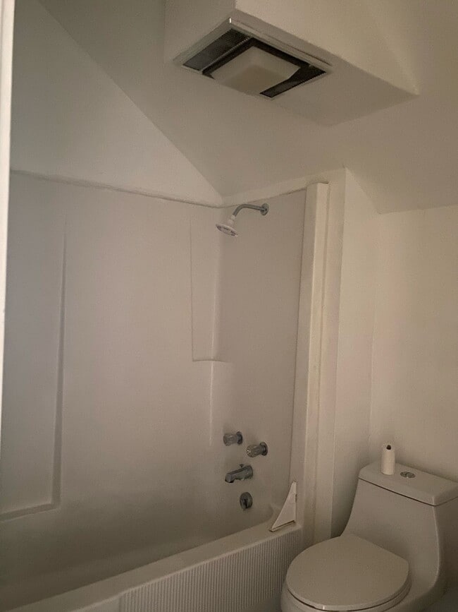 Photo - 800 Travis St Unidad Attic