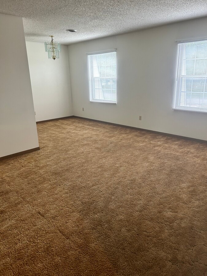 Photo - 204 Crestview Dr