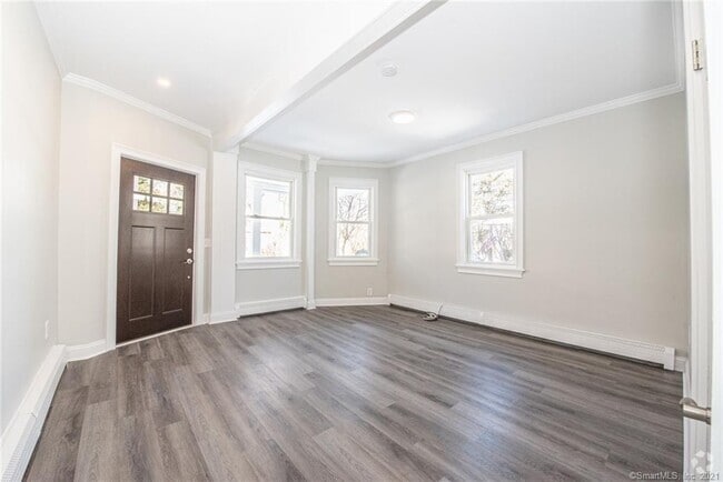 Building Photo - 241 Old Stratfield Rd Unit 1 Rental