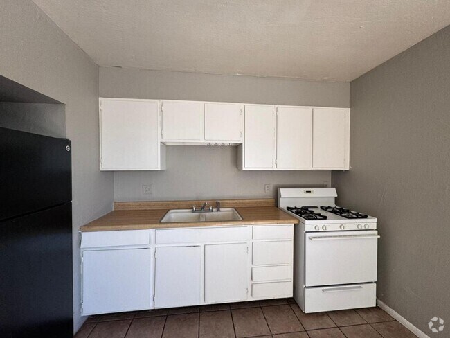 Building Photo - 10016 N 14th St Rental
