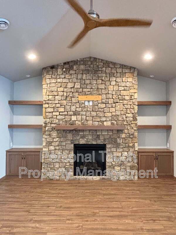 Photo - 1608 6th Ave NE