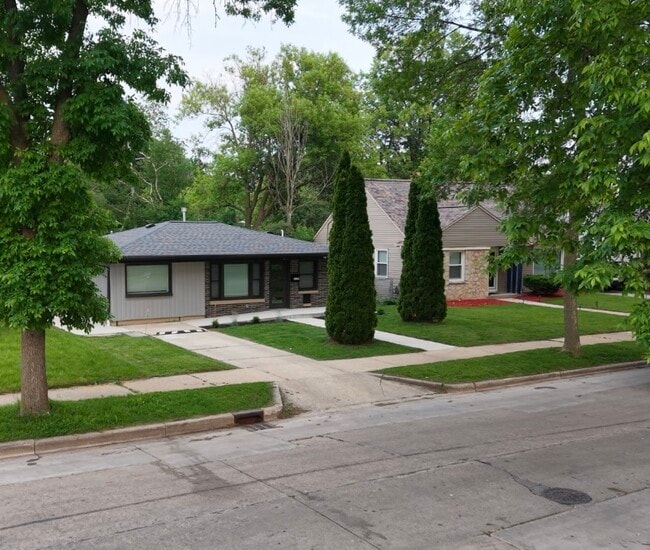 Photo - 5270 N 57th St