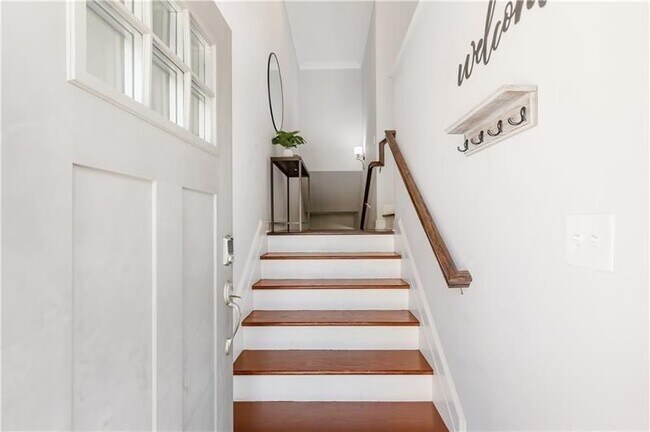 Photo - 1618 Longmoor Ln