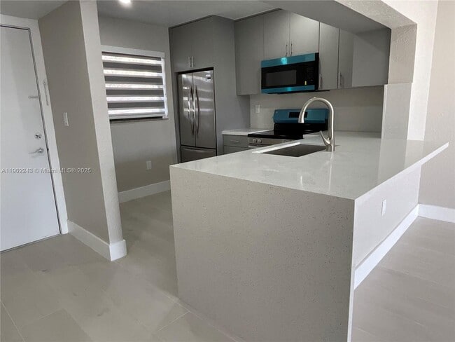 Photo - 10825 SW 112th Ave Unidad 304