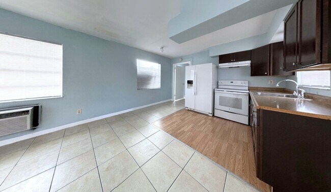 Photo - 215 N Wild Olive Ave Unit 3