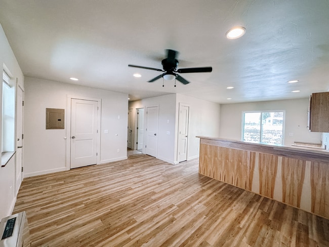 Photo - Newer Duplex for Rent Between Twin Bridges and Sheridan! Unidad 1