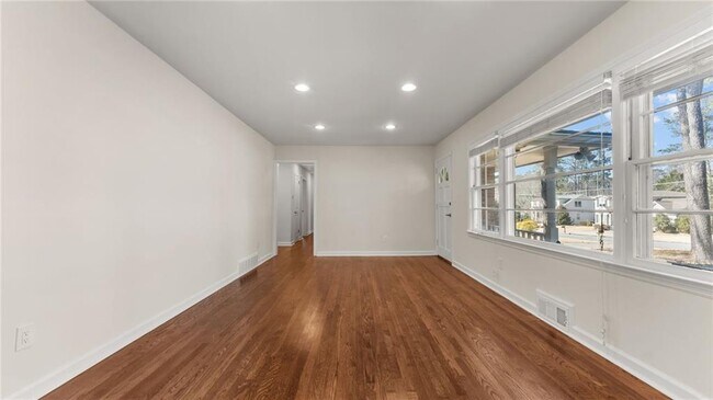 Photo - 2038 S Akin Dr