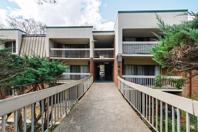 Building Photo - Charming 2BR Bolinwood Condo in Prime Chapel Hill Location!