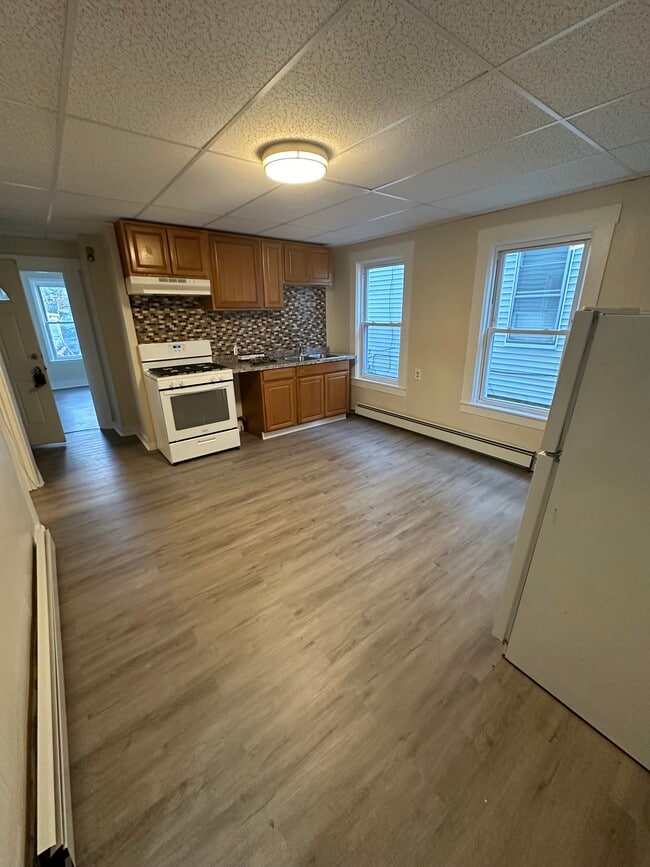Building Photo - 19 Butterfield St Unit Second floor Rental