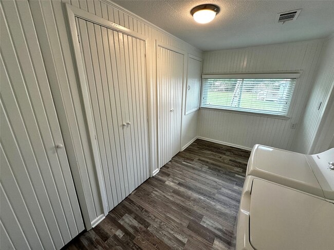 Building Photo - 318 Melton St