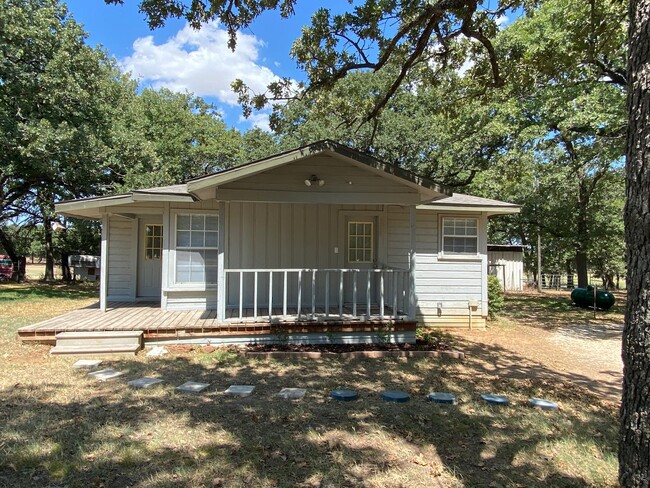 Two Bedroom One Bathroom Farm House. - Two Bedroom One Bathroom Farm House.