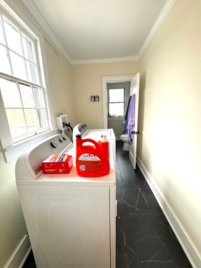 Photo - 1233 E Center St