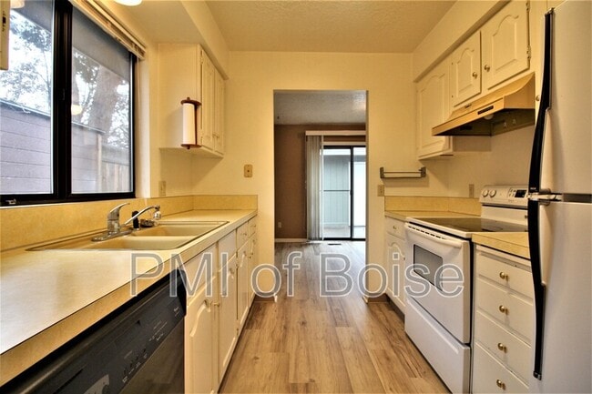 Photo - 7201 W Amity Rd