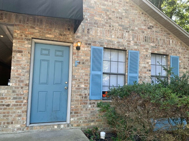 Building Photo - "Charming 1-Bedroom Retreat in Jonesboro's... Unit F Rental