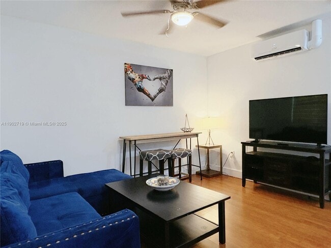 Photo - 1726 Thomas St Unit 3