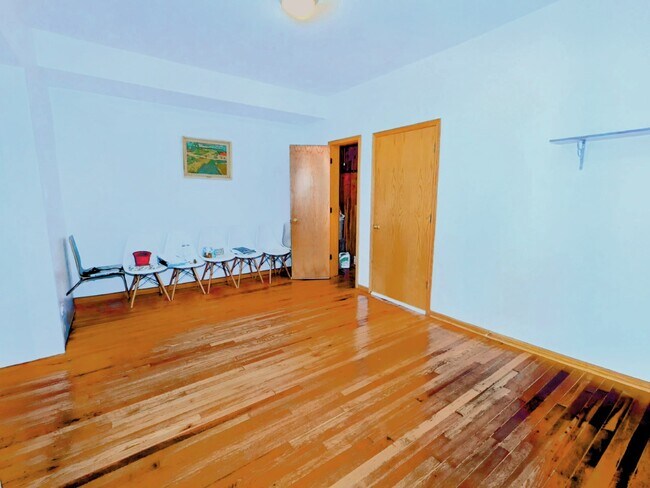 Photo - 2333 W Chicago Ave Unit 3