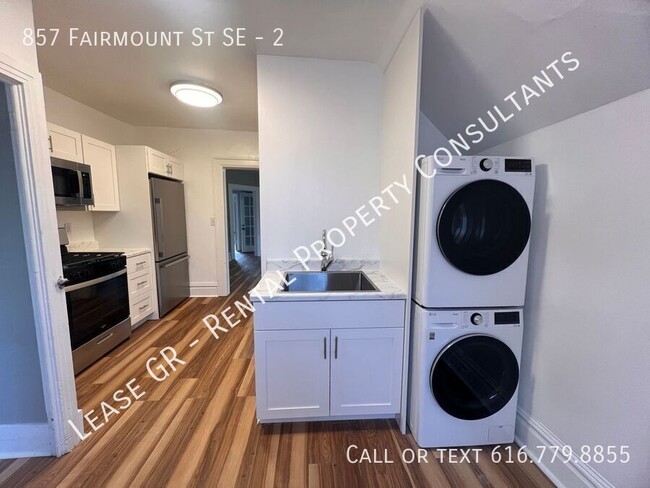 Three Bedroom Upper Unit - Laundry in Unit... - Three Bedroom Upper Apartment Unit - Laundry in Unit... Unit 2