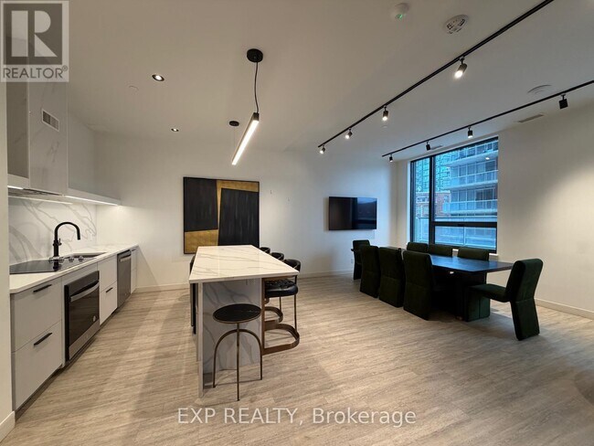 Photo - 180 George St Unité 1410