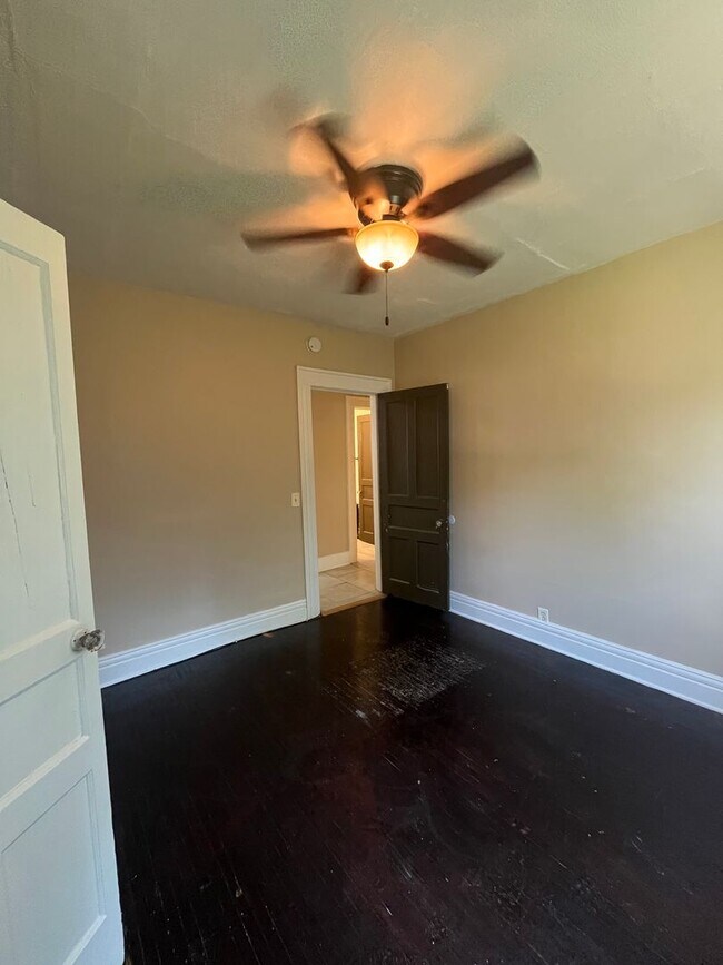 Photo - 380 Seneca Ave Unidad 380 Seneca Ave (Apt 1)