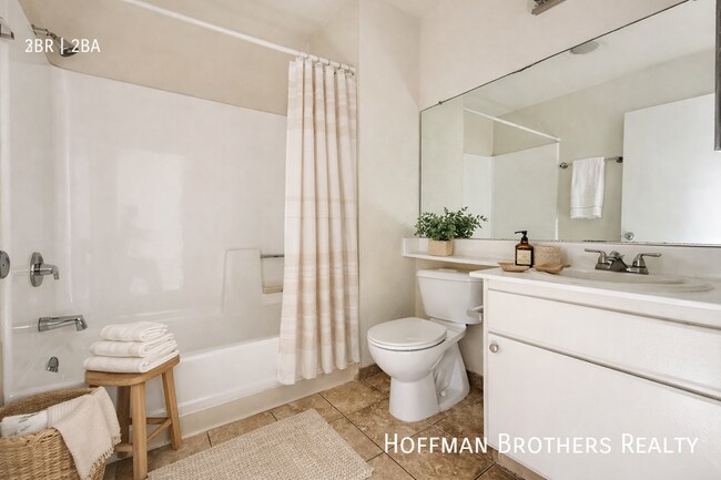 Photo - 8926 Burnet Ave Unidad 227