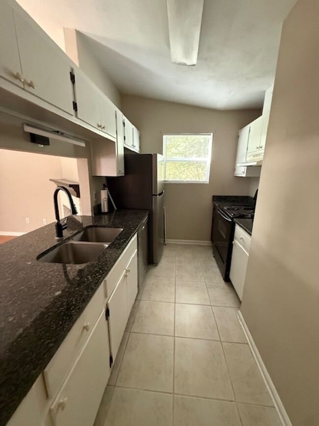 Photo - 124 Whetherbine Way W