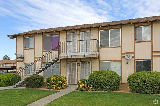 Lakeland Apartments