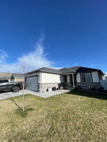1298 E Rachel Way