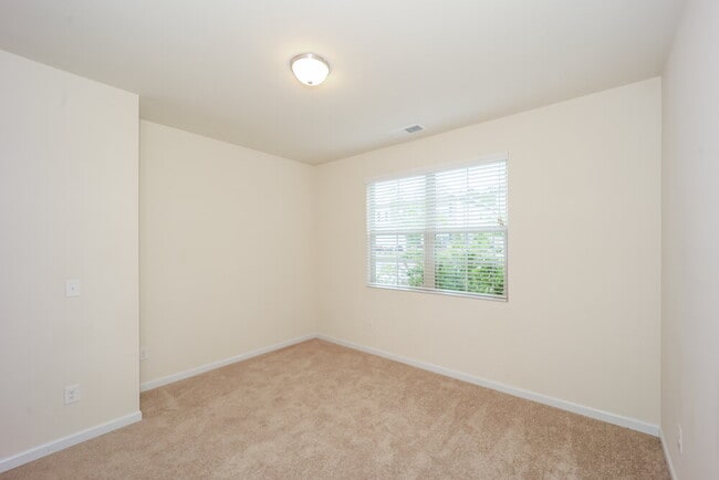 Photo - 380 Hamilton Pointe Dr