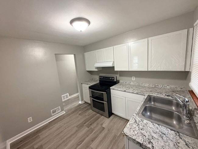 Photo - 796 S Ashburton Rd
