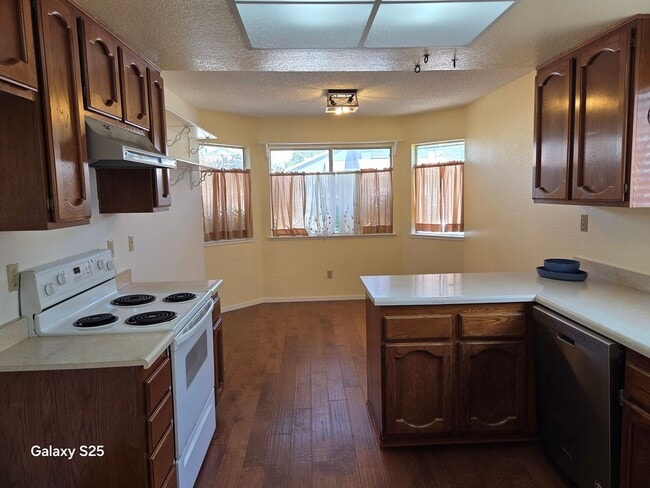 Photo - Three Bedroom Two Bathroom Home in Antelope