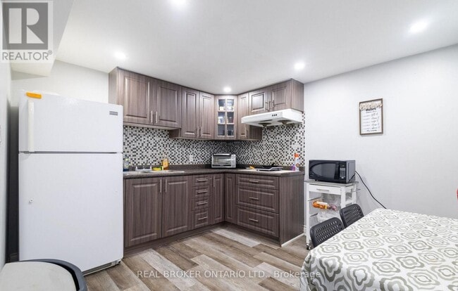 Photo - 3183 Valcourt Crescent