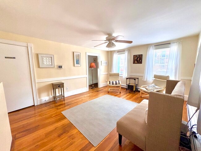 Photo - 285 Roxbury St
