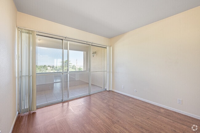 Vaulted Ceiling, 2BR, 2BA - 872SF - Second Bedroom