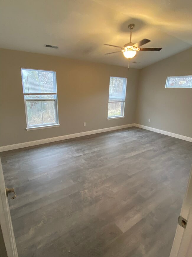 114 Hampton Dr