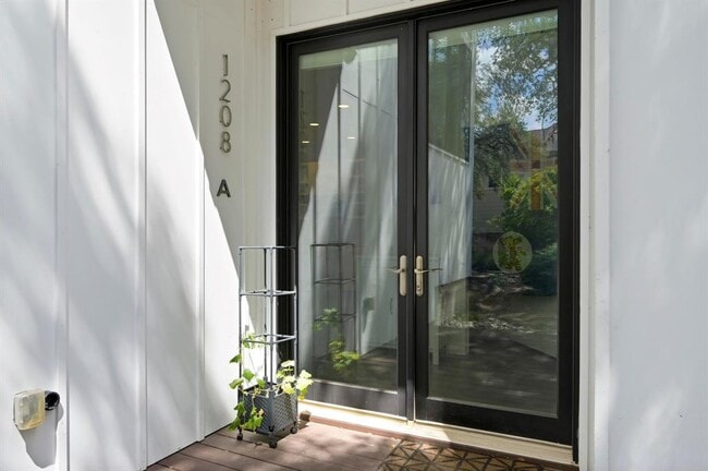 Photo - 1208 Woodland Ave