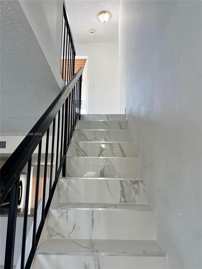 Photo - 1909 SW 107th Ave