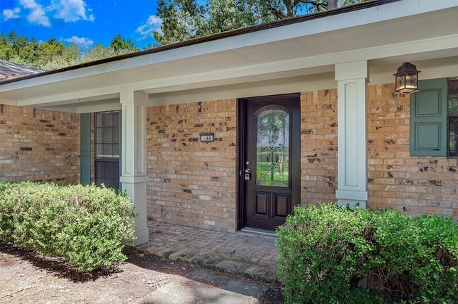 Photo - 108 Deerwood Ln