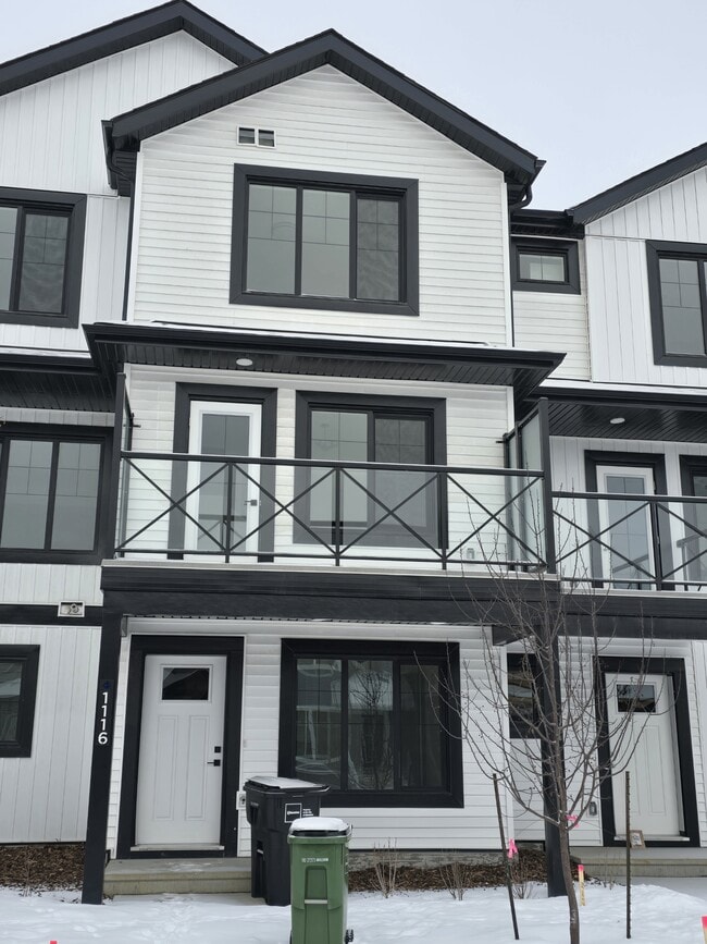 Building Photo - 1112 Aster Blvd