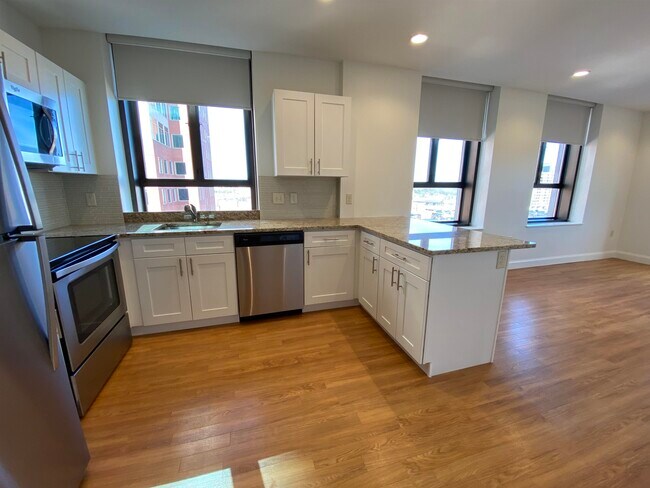 Photo - 875 Elm St Unidad 802